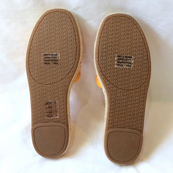 MICHAEL Michael Kors Slide Sandals Yellow Leather Quilted Royce Sz 7 NEW Sandal - Picture 7 of 8